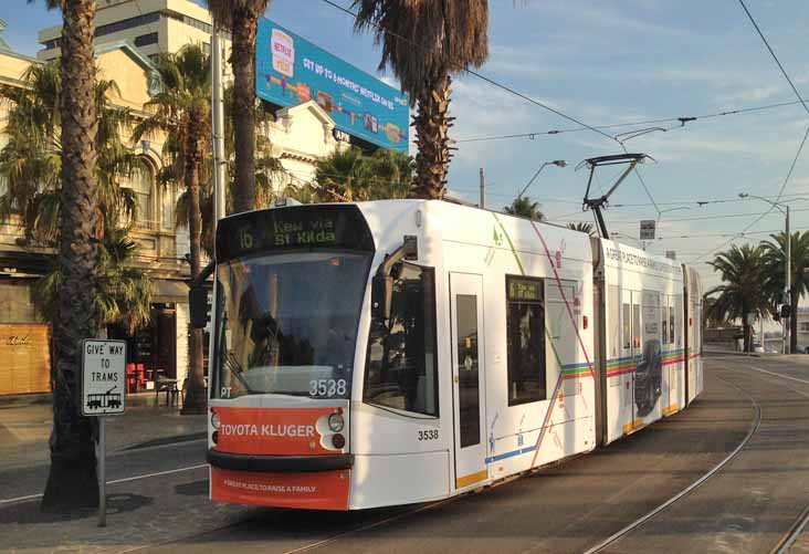 Yarra Trams Siemens Combino Toyota Kluger 3538